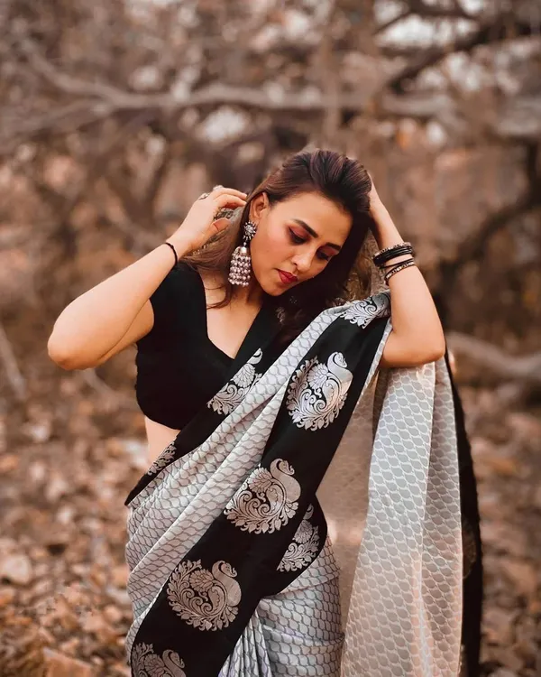 Black_Embellished_Bollywood_Jacquard_Saree_(Black)
